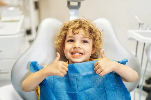 Czy warto wykonać piaskowanie zębów u dziecka?